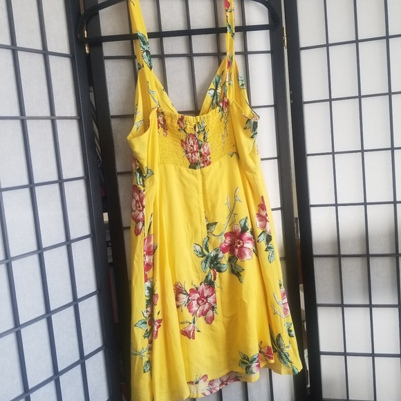 Nwot Yellow floral front tie summer dress - Picture 2 of 6